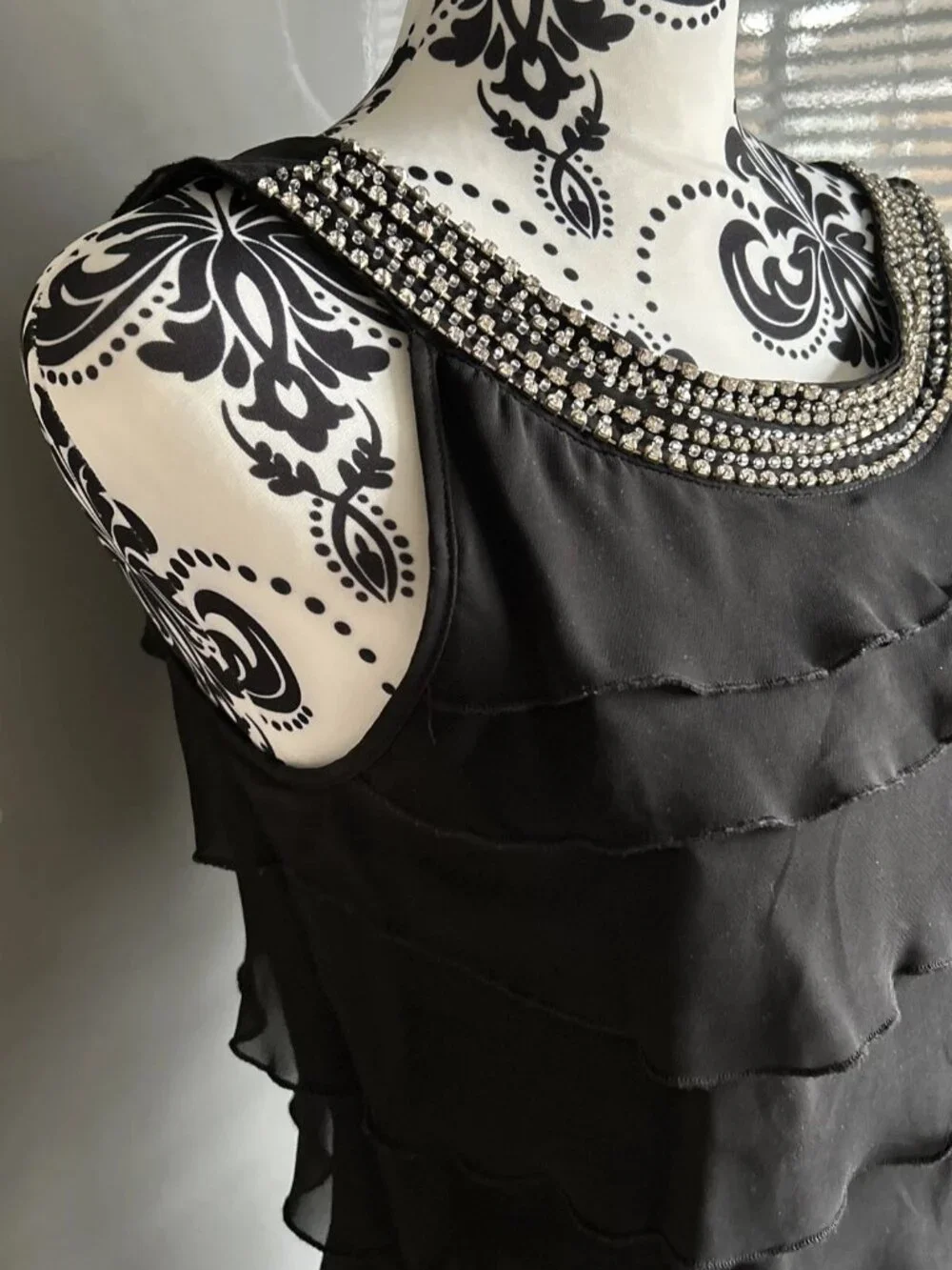 Black dress reaching down to the knees - Picture 2 of 7